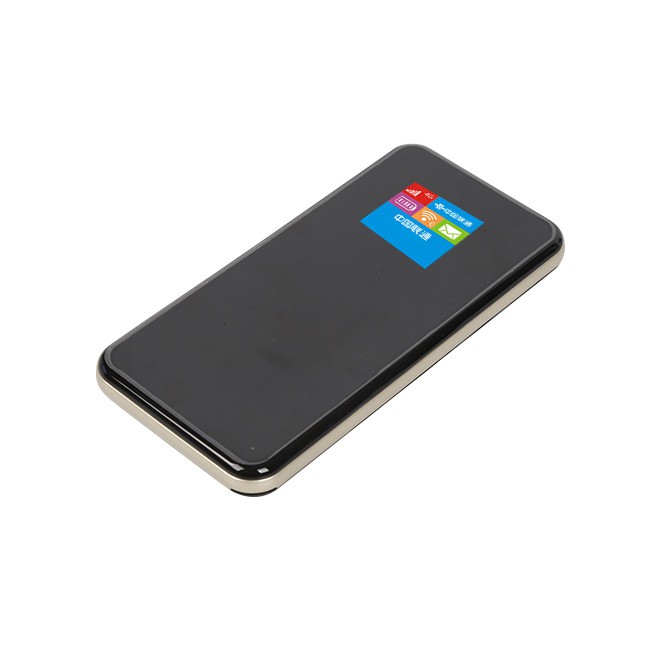 РК-дисплей та роутер Power Bank